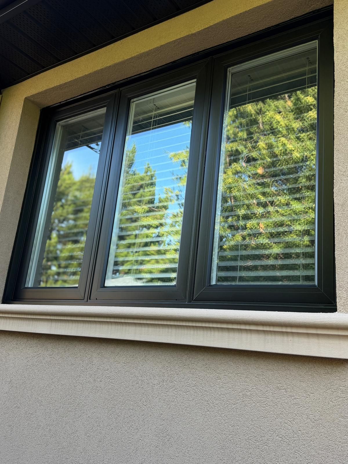 Window frames painted black β sharp trim lines, GTA